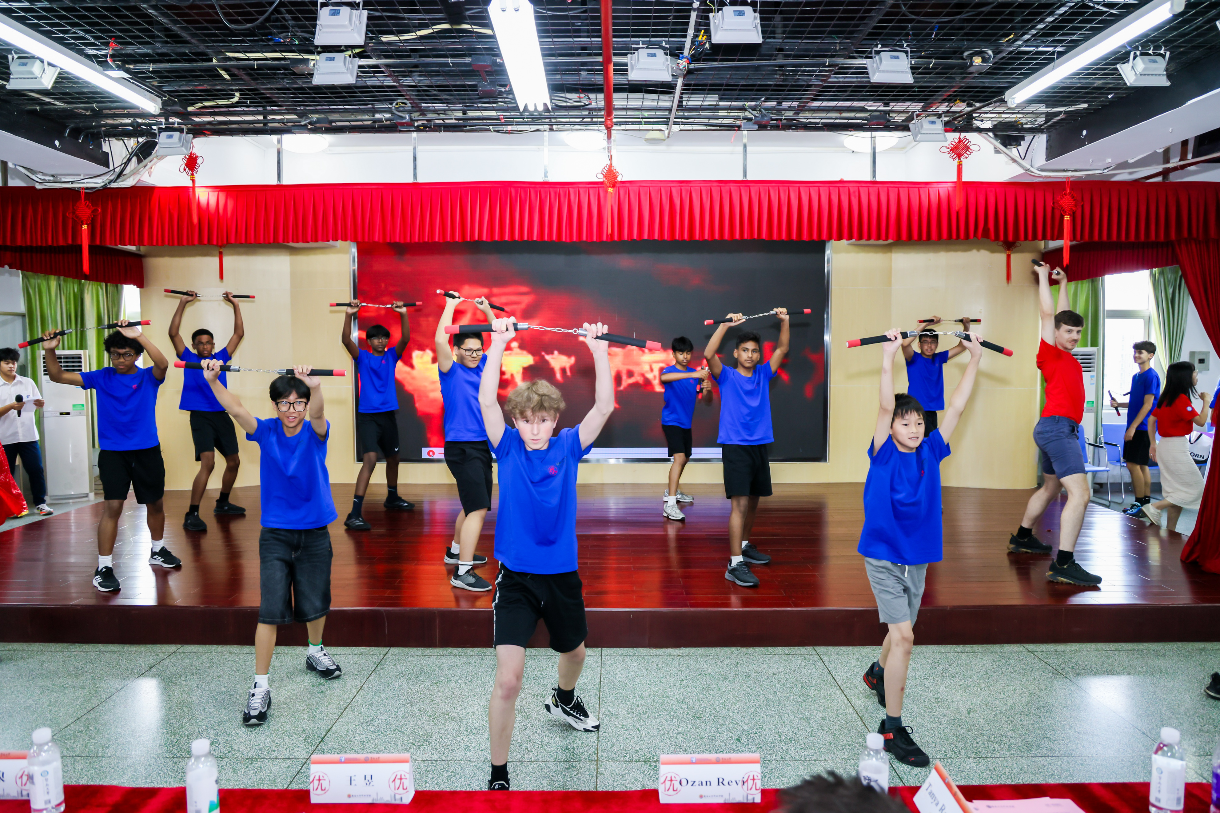 7.8-0712-MEP结营典礼武术双截棍.jpg